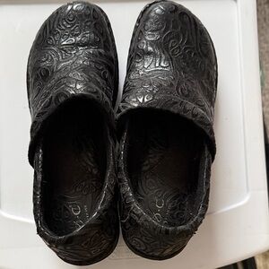 boc Women's Black Embossed Slip-On shoes